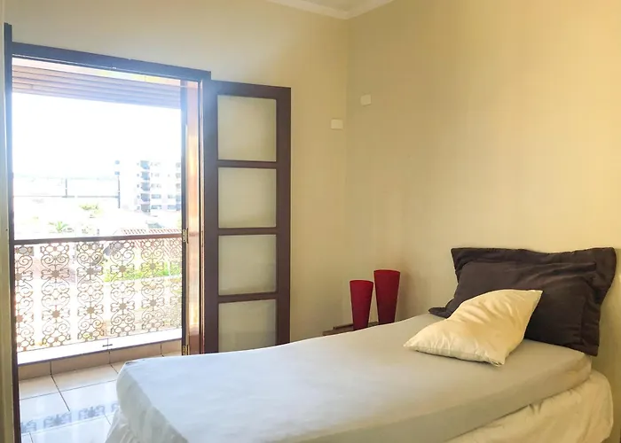 Quarto Com Varanda Tipo Airbn B Vista Panoramica De Paz