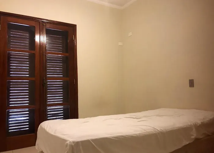 Quarto Com Varanda Tipo Airbn B Vista Panoramica De Paz