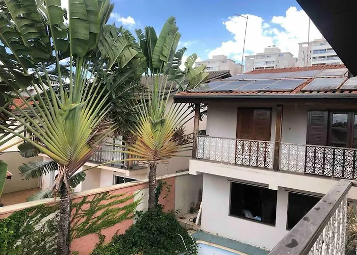Quarto Com Varanda Tipo Airbn B Vista Panoramica De Paz