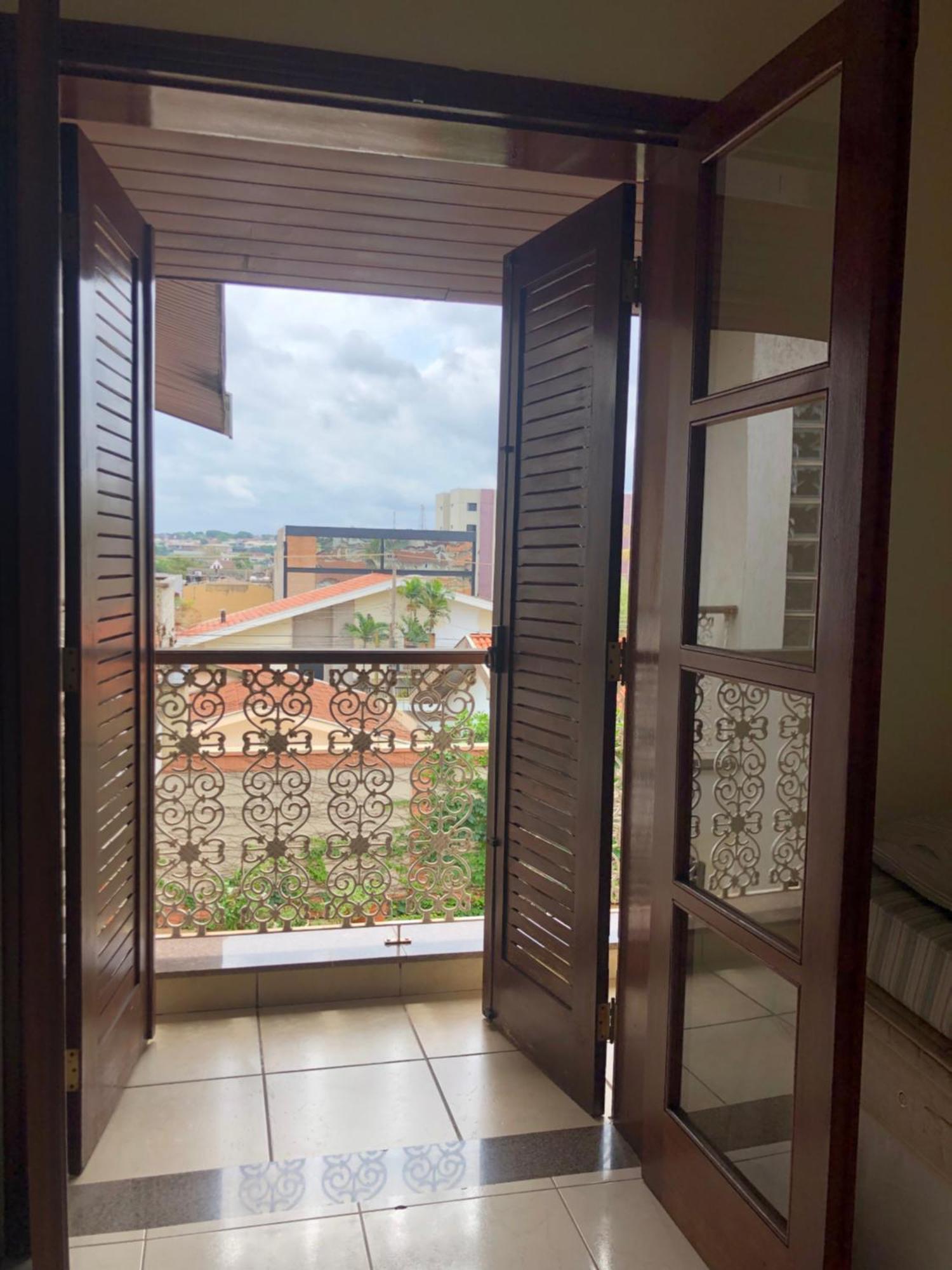 Quarto Com Varanda Tipo Airbn B Vista Panoramica De Paz Homestay *