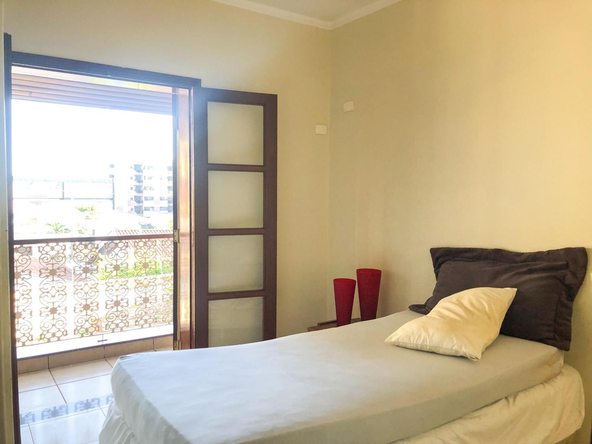 Quarto Com Varanda Tipo Airbn B Vista Panoramica De Paz Americana