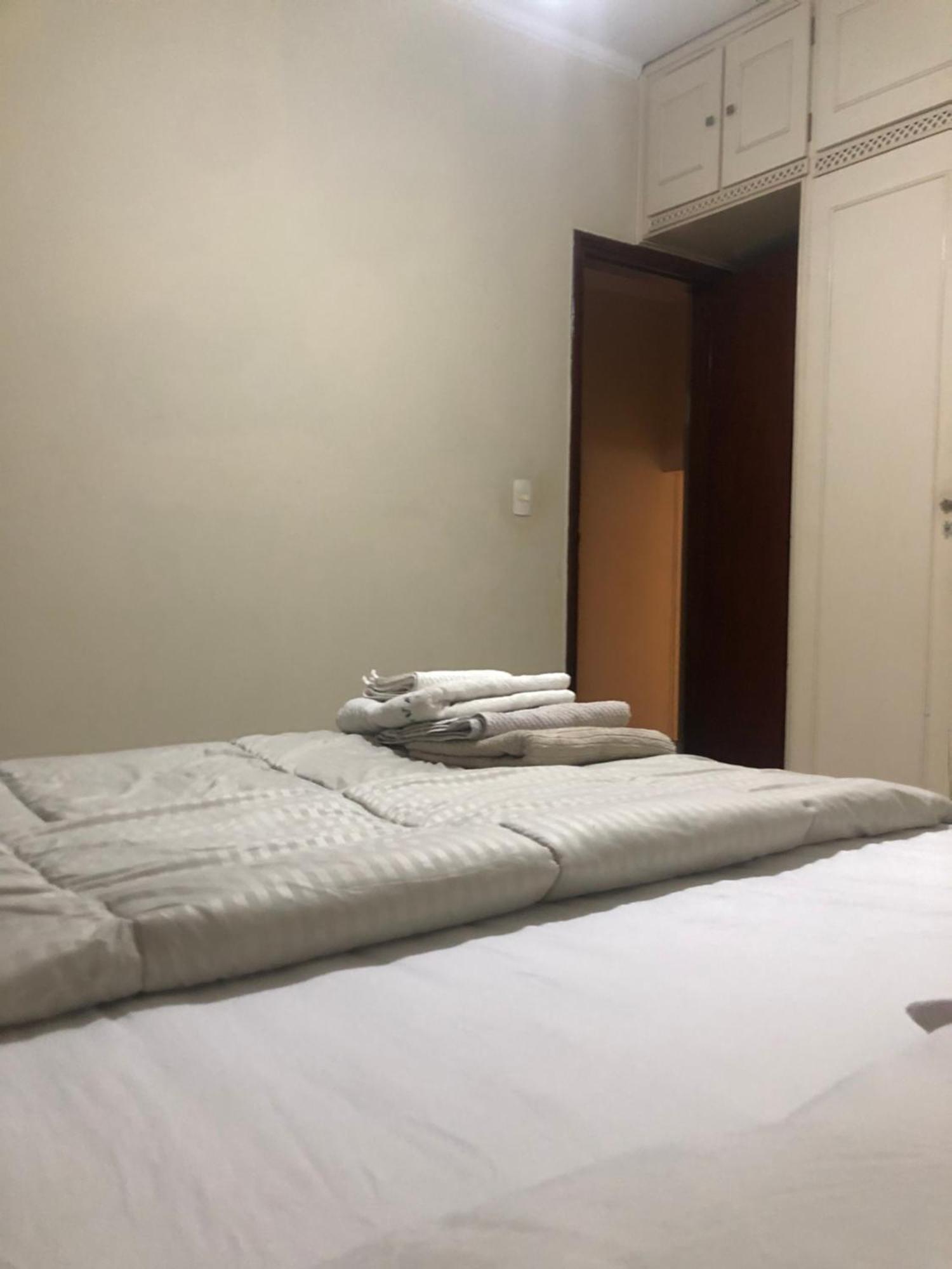 Quarto Com Varanda Tipo Airbn B Vista Panoramica De Paz