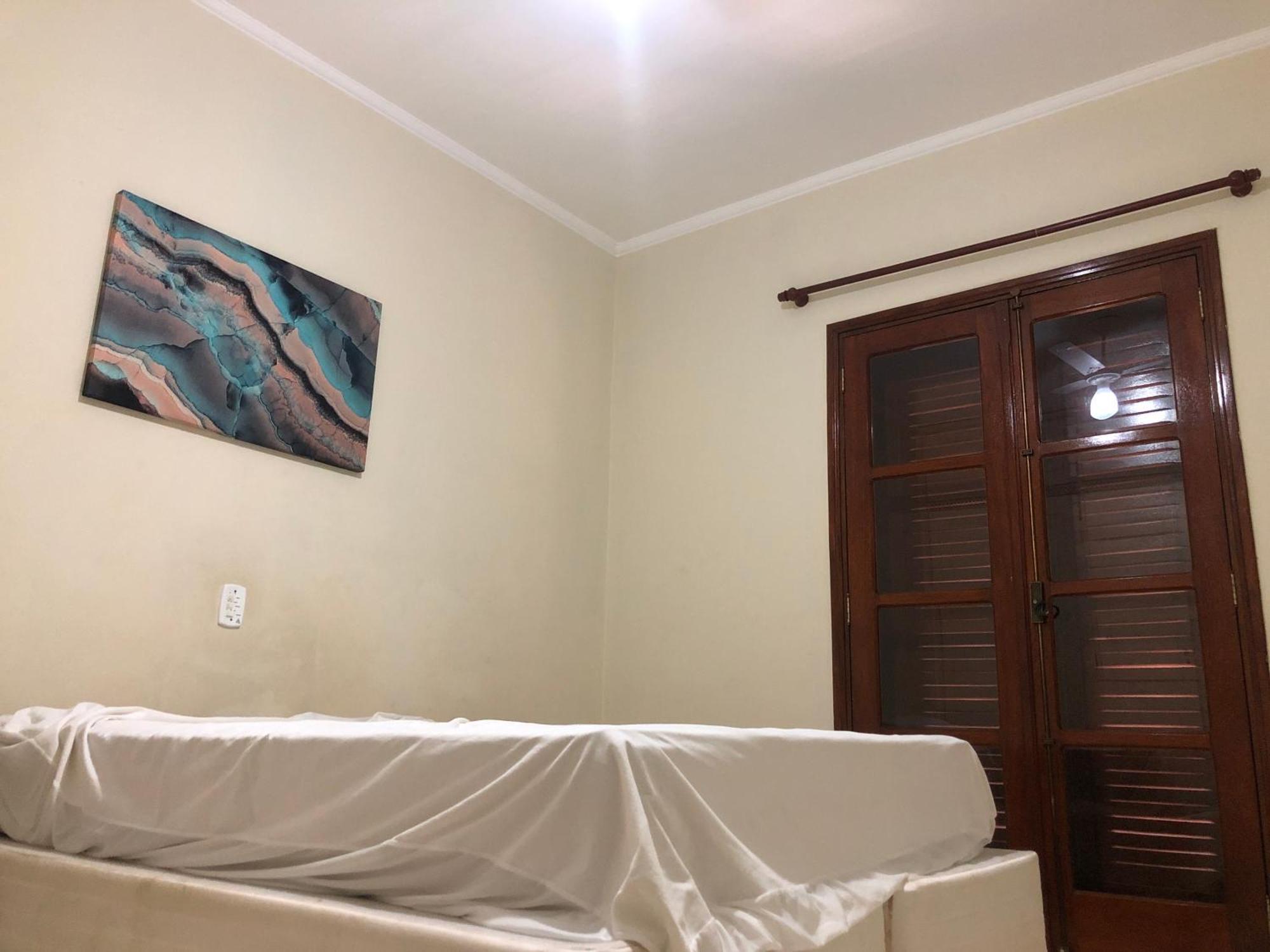 Quarto Com Varanda Tipo Airbn B Vista Panoramica De Paz * Americana