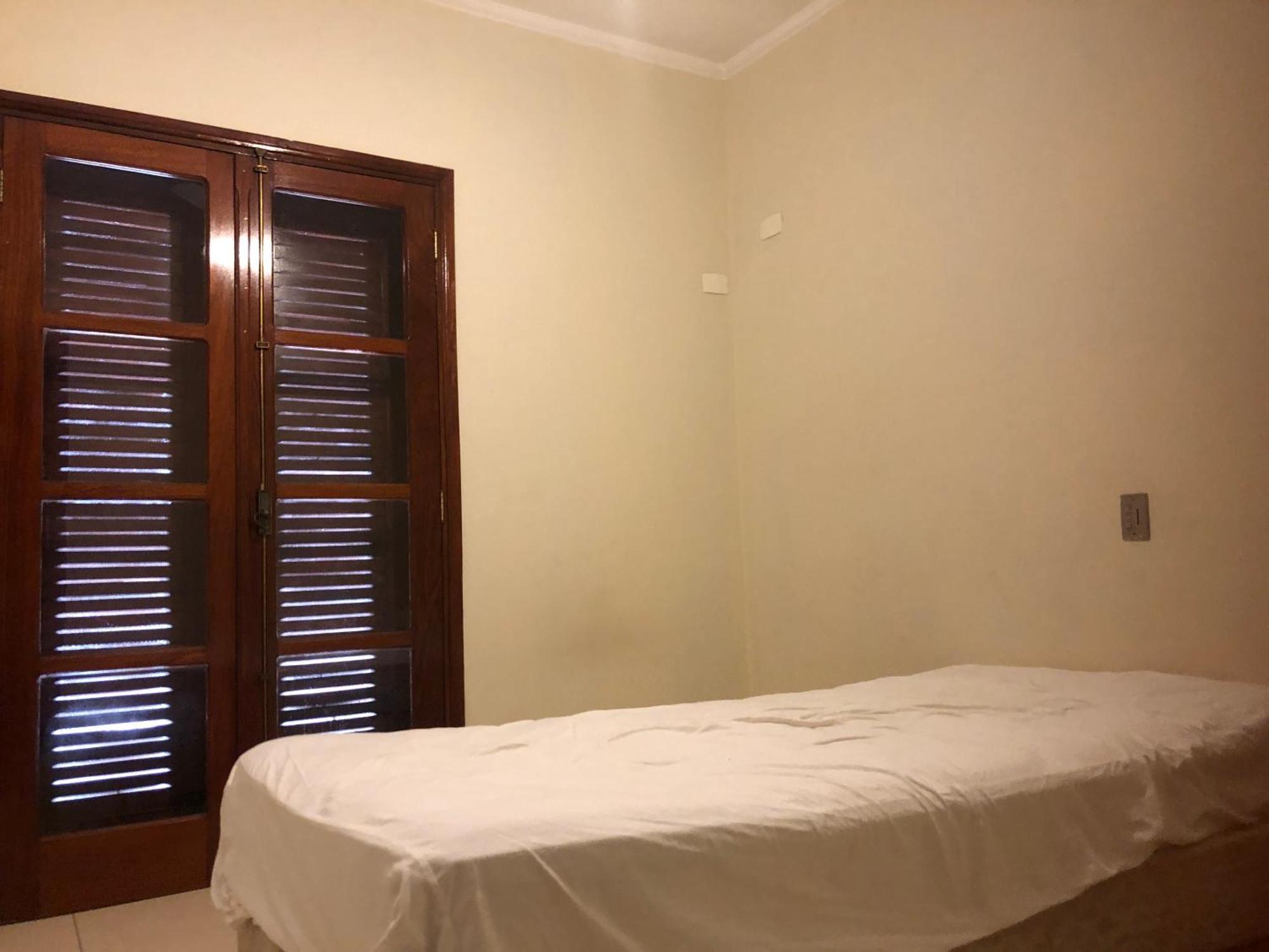 Quarto Com Varanda Tipo Airbn B Vista Panoramica De Paz Homestay