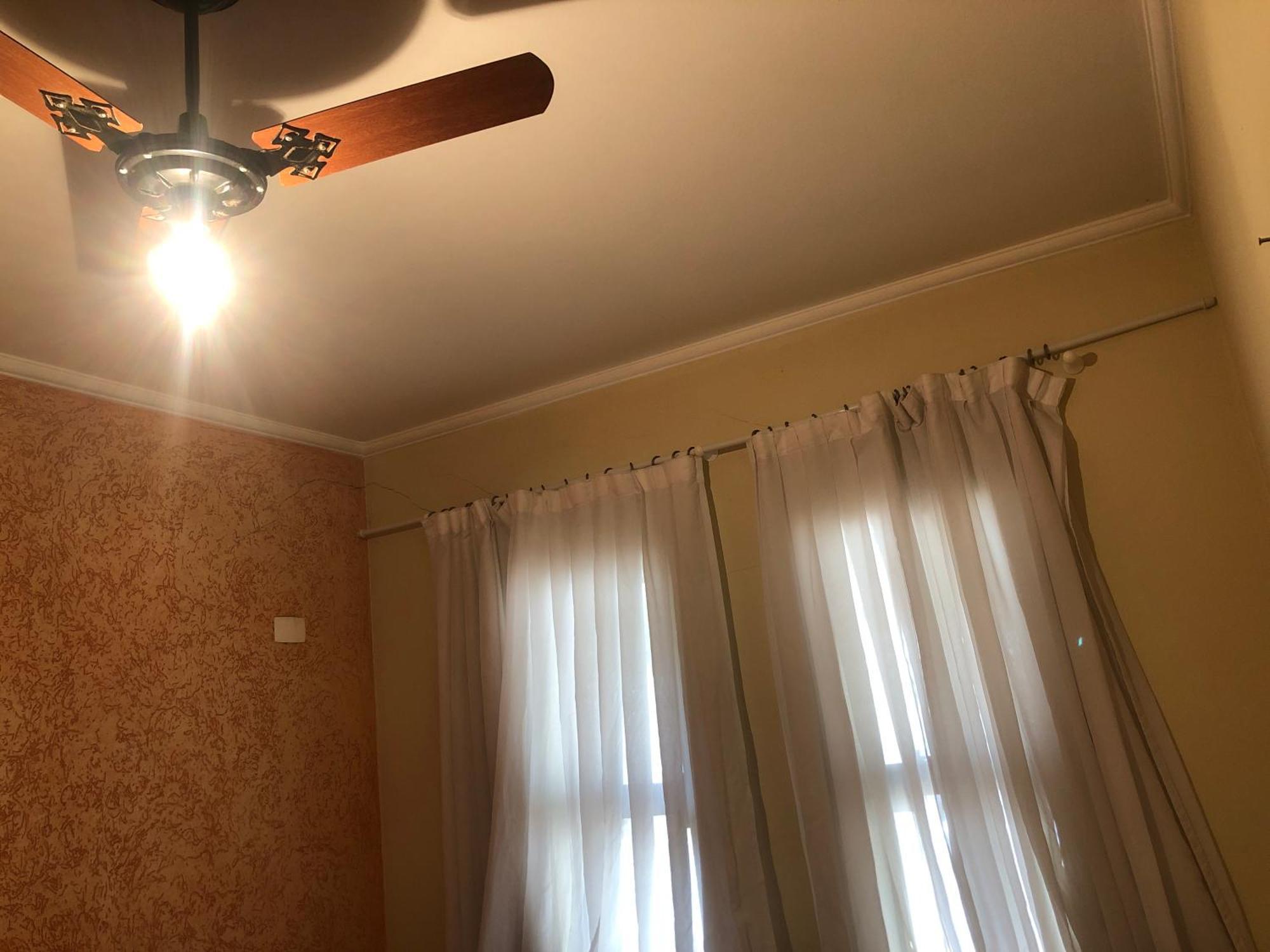 Quarto Com Varanda Tipo Airbn B Vista Panoramica De Paz