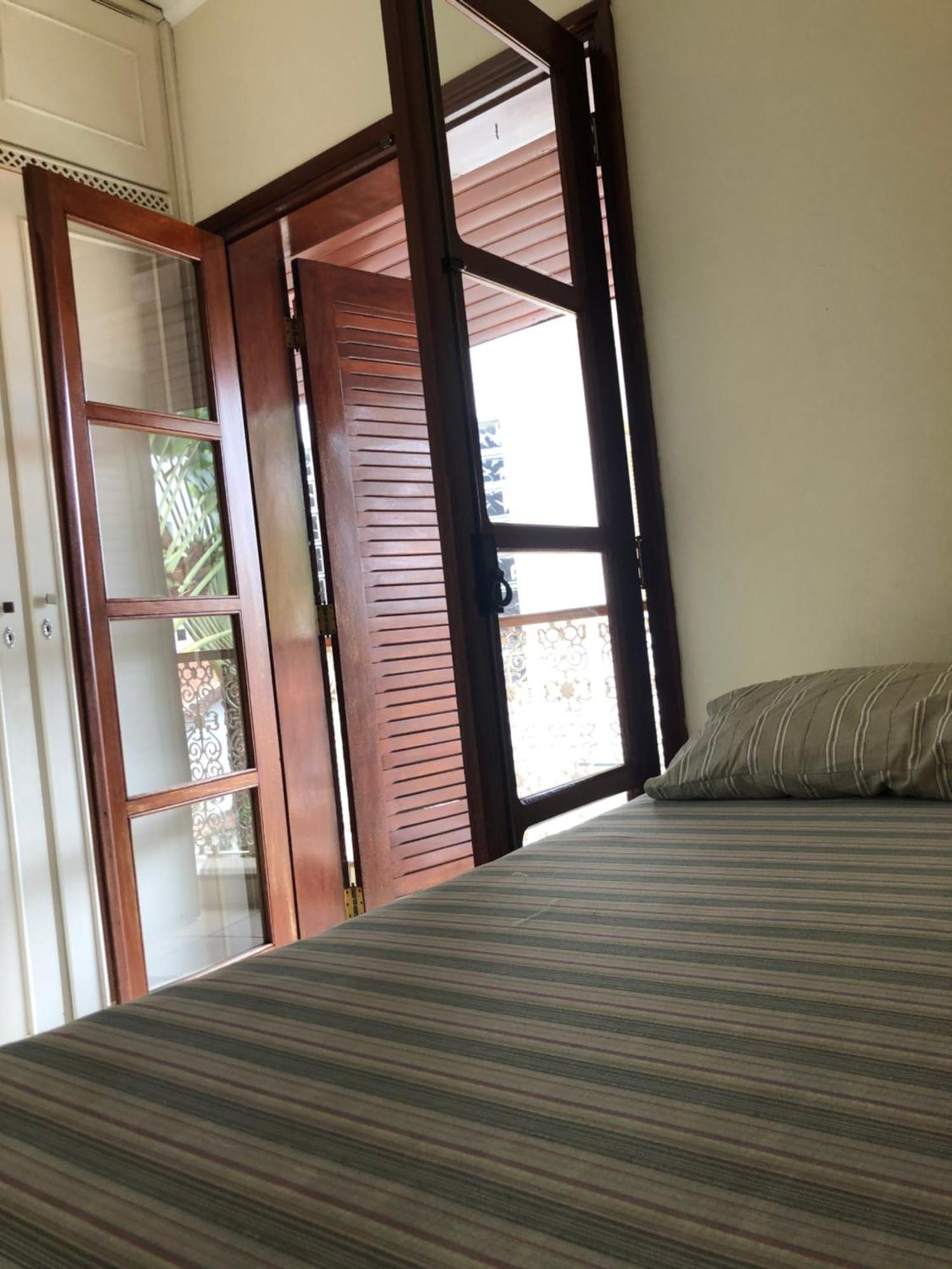 Quarto Com Varanda Tipo Airbn B Vista Panoramica De Paz Homestay Americana