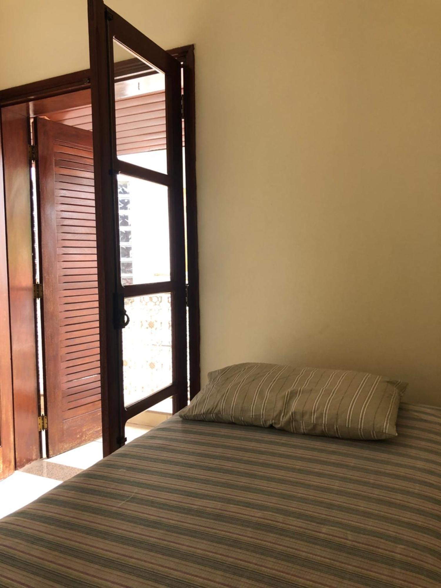 Quarto Com Varanda Tipo Airbn B Vista Panoramica De Paz Homestay