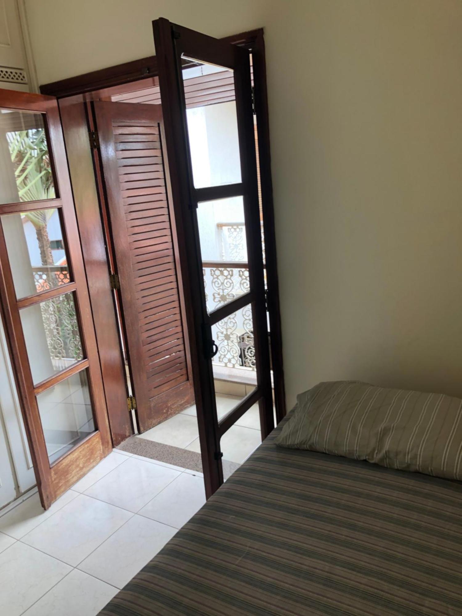 Quarto Com Varanda Tipo Airbn B Vista Panoramica De Paz Homestay Americana