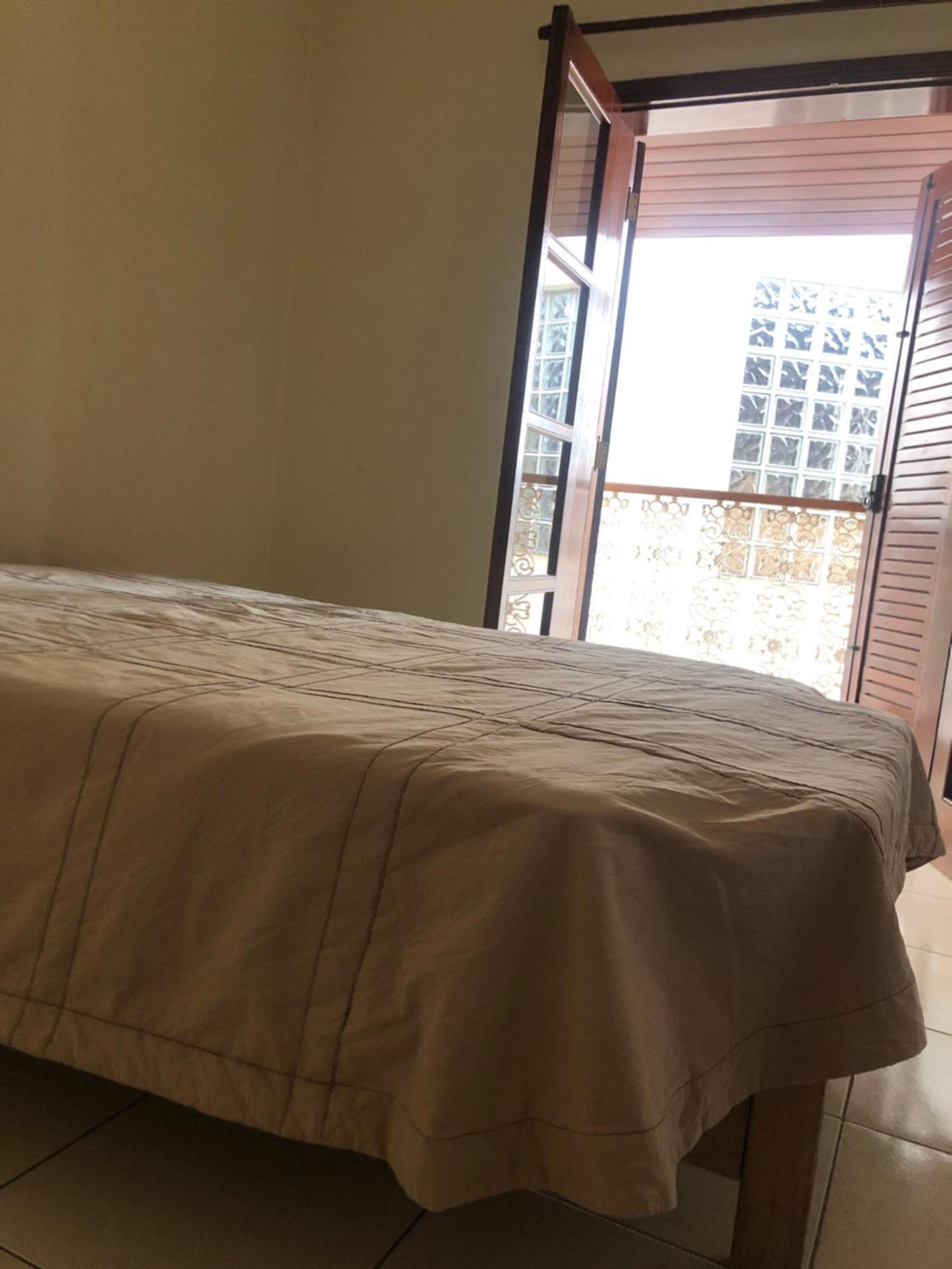 Quarto Com Varanda Tipo Airbn B Vista Panoramica De Paz