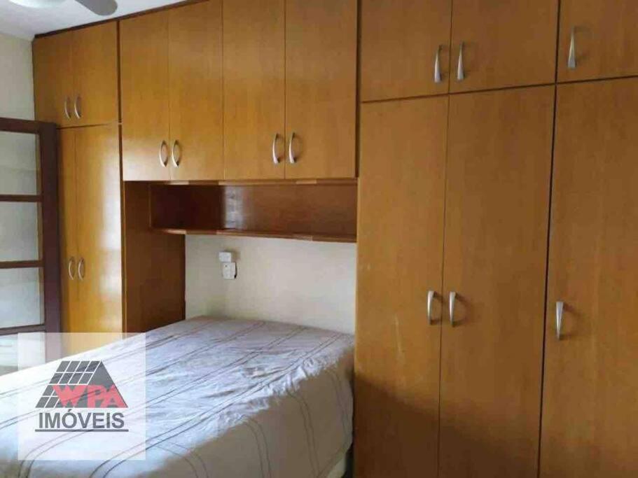 Quarto Com Varanda Tipo Airbn B Vista Panoramica De Paz
