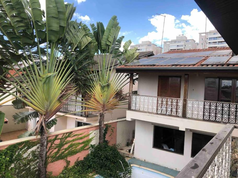 Quarto Com Varanda Tipo Airbn B Vista Panoramica De Paz * Americana